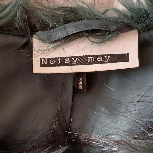 As new. Green & black long shaggy jacket 1 front clasp closure, lined - Picture 4 of 12